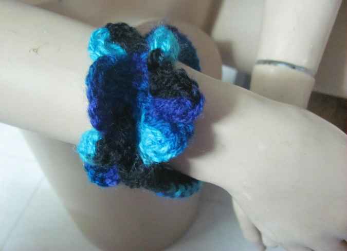 large image of art item: accessory &ndash; bracelet black blue