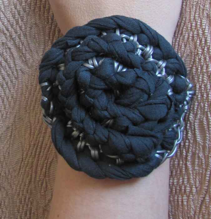 large image of art item: accessory &ndash; bracelet black knot