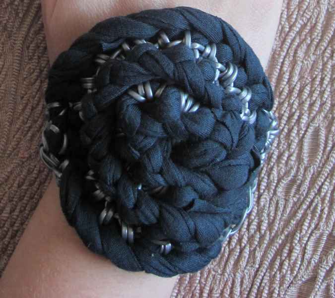 large image of art item: accessory &ndash; bracelet black knot