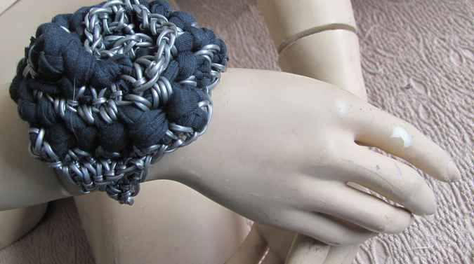 large image of art item: accessory &ndash; bracelet black knot