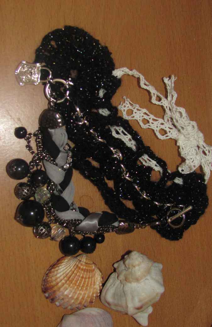 large image of art item: accessory &ndash; bracelet black with beads
