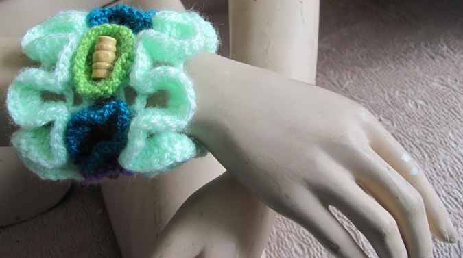 large image of art item: accessory &ndash; bracelet cyan blue green button yellow