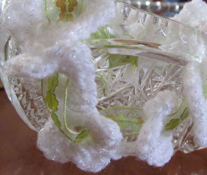 large image of art item: accessory &ndash; bracelet flowers white