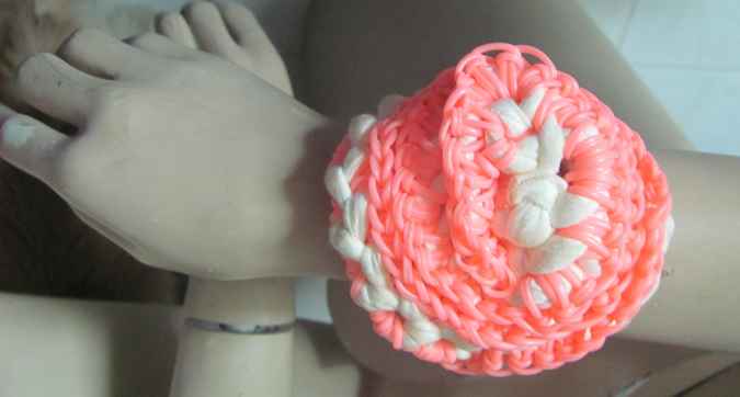 large image of art item: accessory &ndash; bracelet peach white