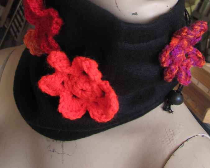 large image of art item: accessory &ndash; black hat/scarf with red crochet flowers