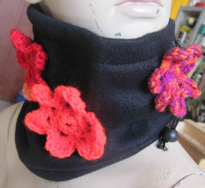 large image of art item: accessory &ndash; black hat/scarf with red crochet flowers