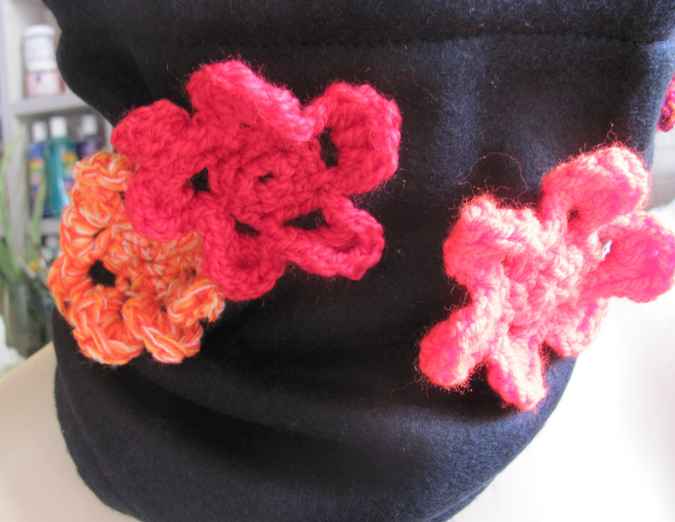 large image of art item: accessory &ndash; black hat/scarf with red crochet flowers