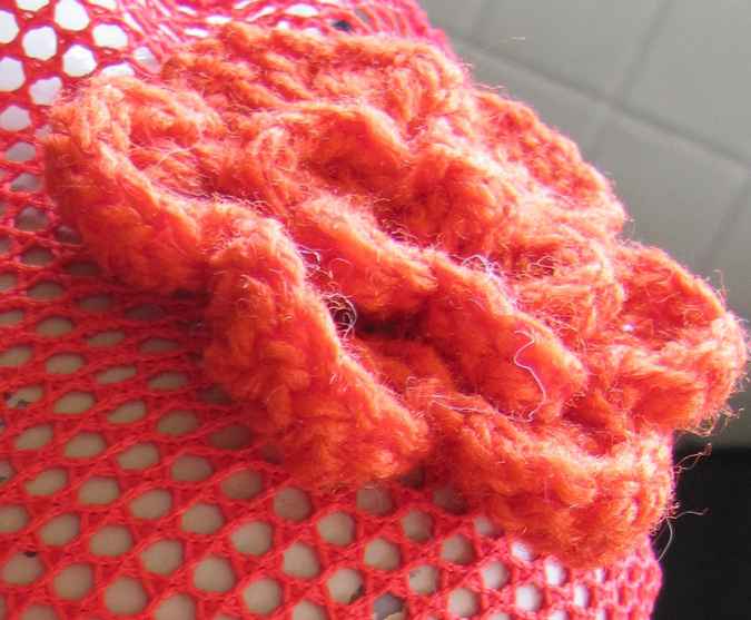 large image of art item: accessory &ndash; hat red crochet flower