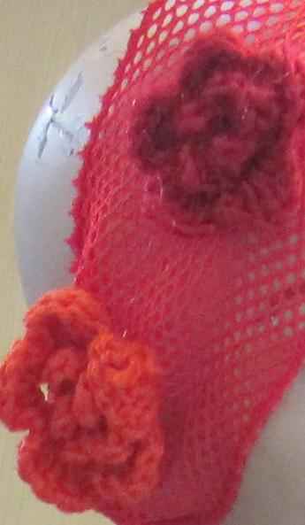 large image of art item: accessory &ndash; hat red crochet flower