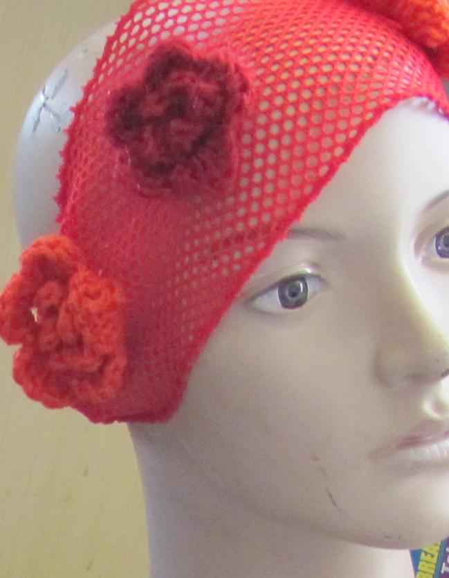 large image of art item: accessory &ndash; hat red crochet flower