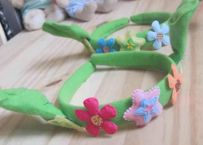 large image of art item: accessory &ndash; head decoration green flowers