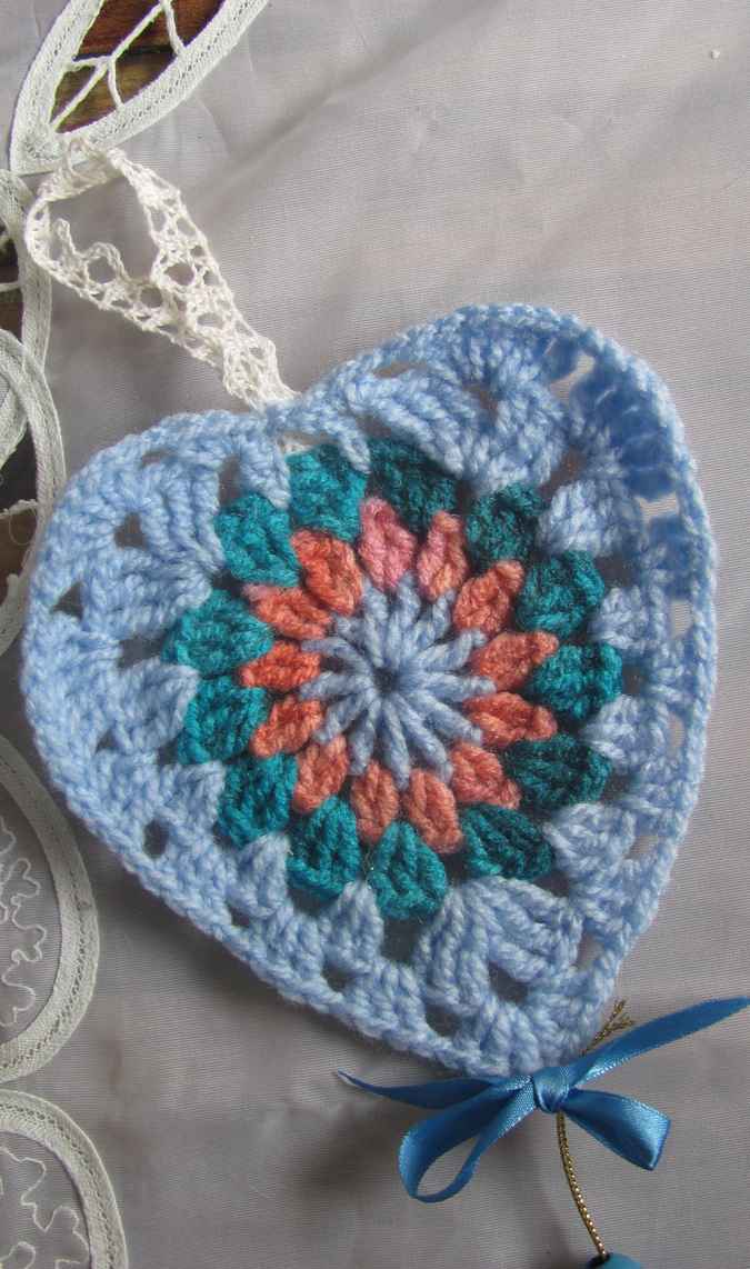 large image of art item: accessory &ndash; heart blue hamsa