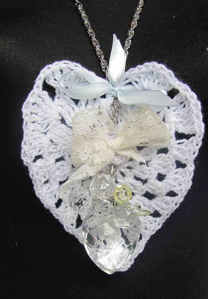 large image of art item: accessory &ndash; heart white