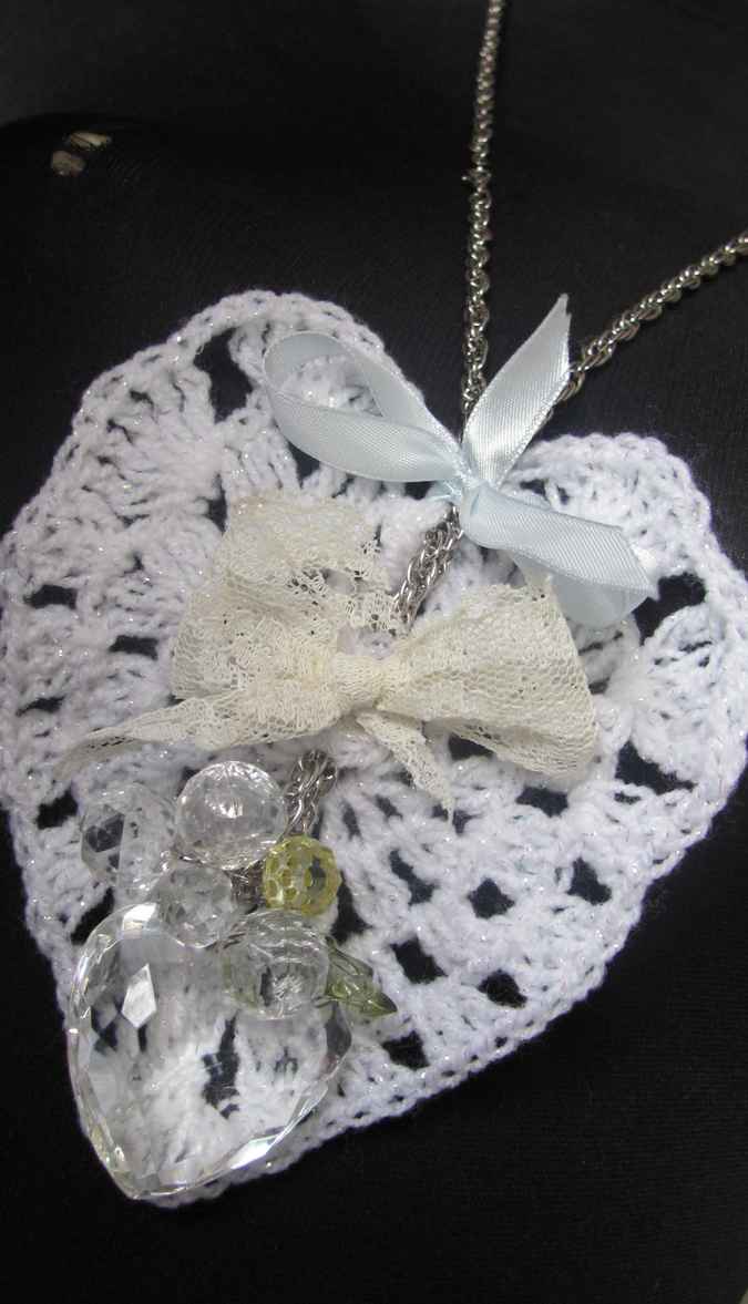 large image of art item: accessory &ndash; heart white