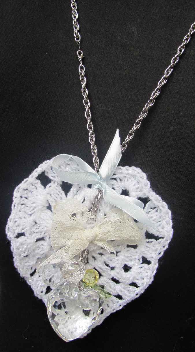 large image of art item: accessory &ndash; heart white