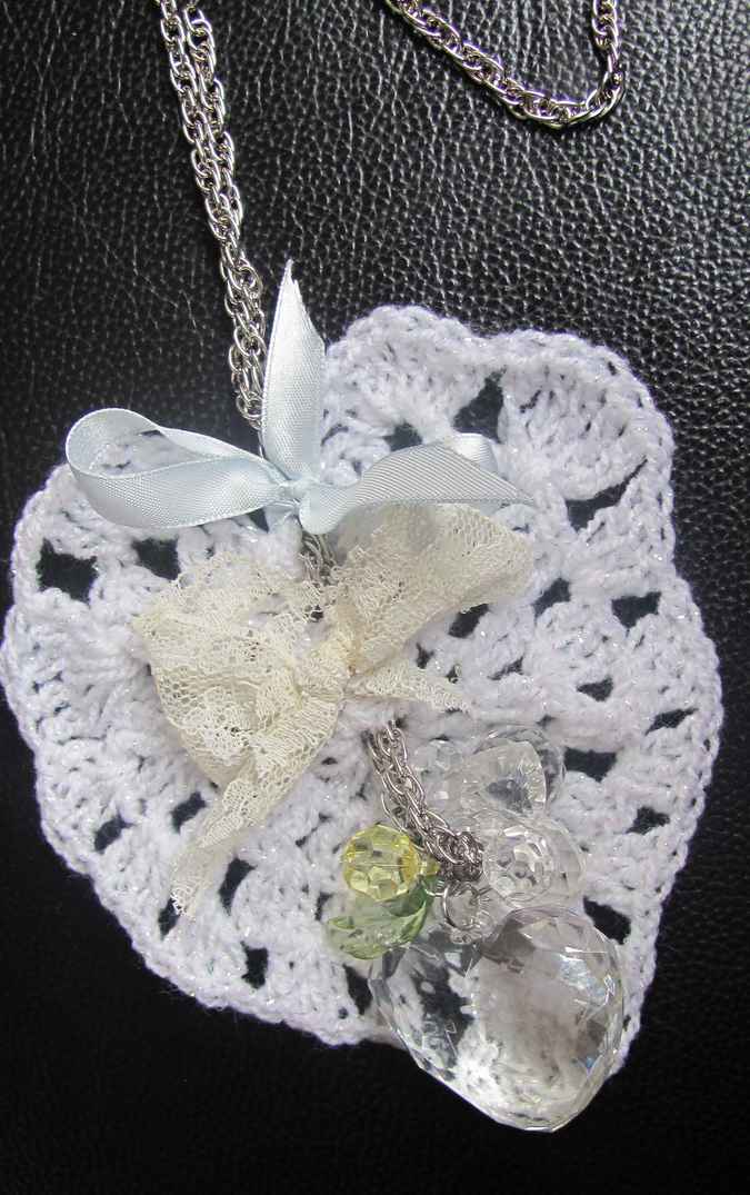 large image of art item: accessory &ndash; heart white