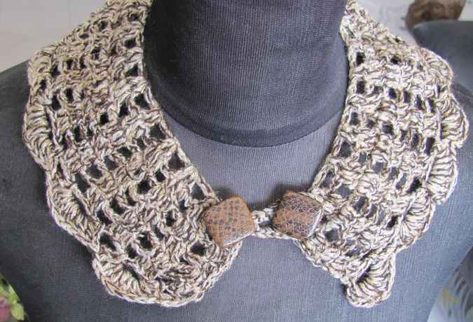 large image of art item: accessory &ndash; necklace brown buttons golden