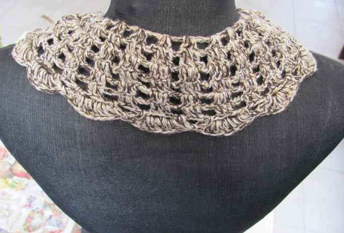 large image of art item: accessory &ndash; necklace brown buttons golden