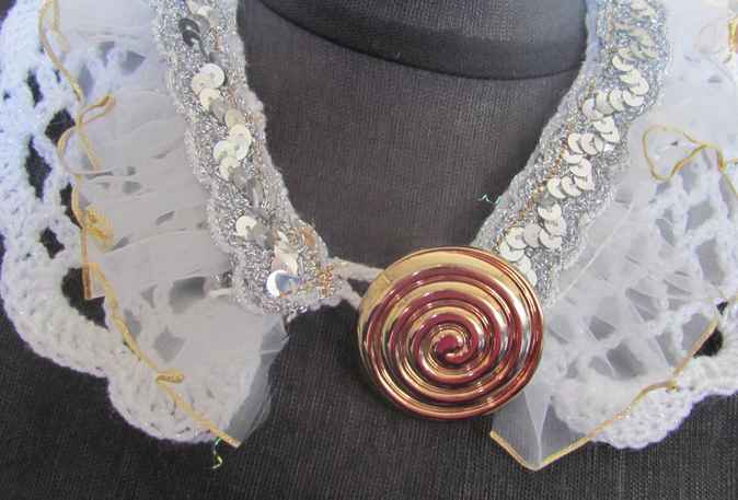 large image of art item: accessory &ndash; necklace lace button golden