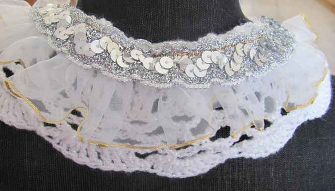 large image of art item: accessory &ndash; necklace lace button golden