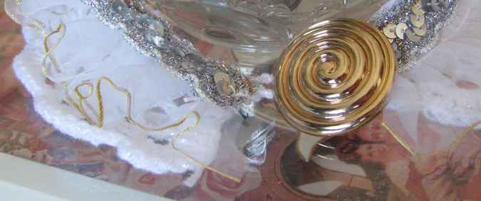 large image of art item: accessory &ndash; necklace lace button golden