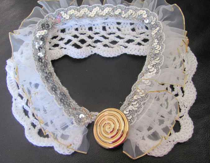 large image of art item: accessory &ndash; necklace lace button golden