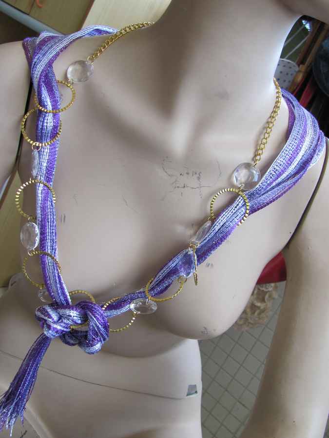 large image of art item: accessory &ndash; necklace rings golden diamonds