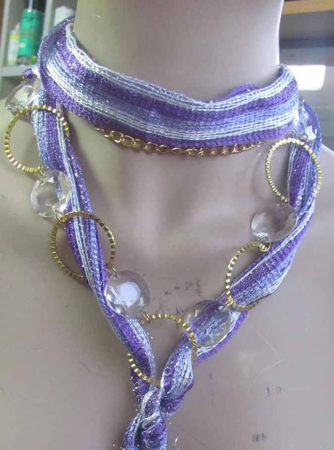 large image of art item: accessory &ndash; necklace rings golden diamonds