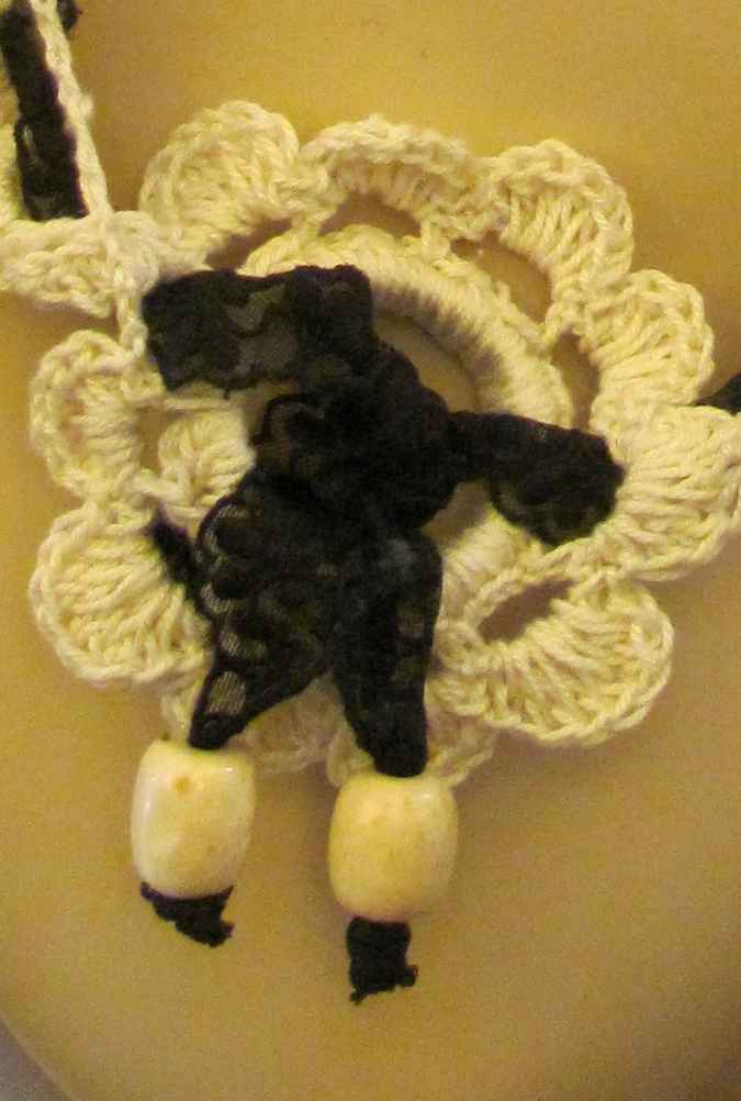large image of art item: accessory &ndash; necklace white black crochet flower bead