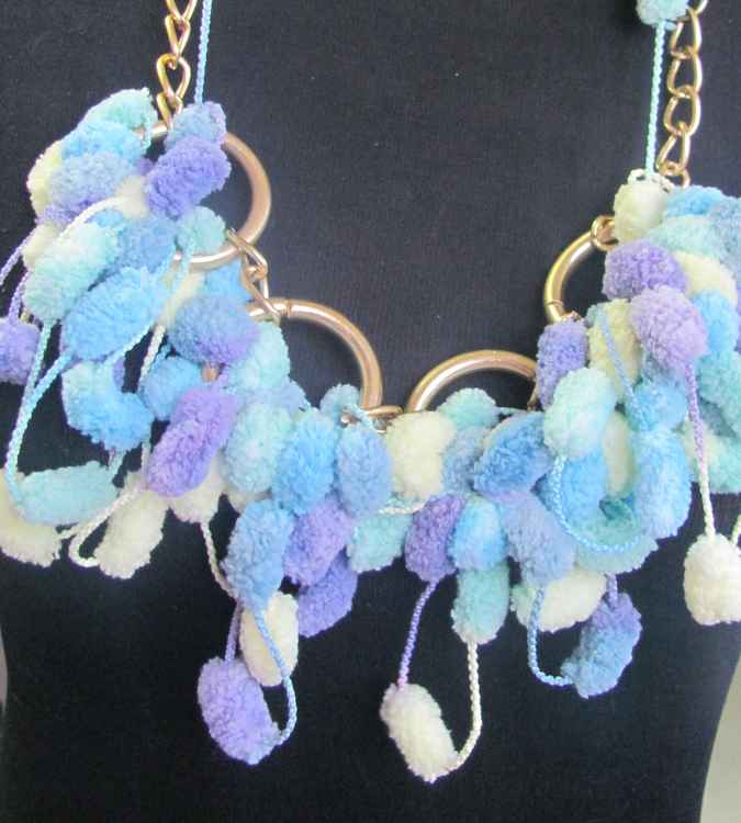 large image of art item: accessory &ndash; ponpons cyan golden chain and rings