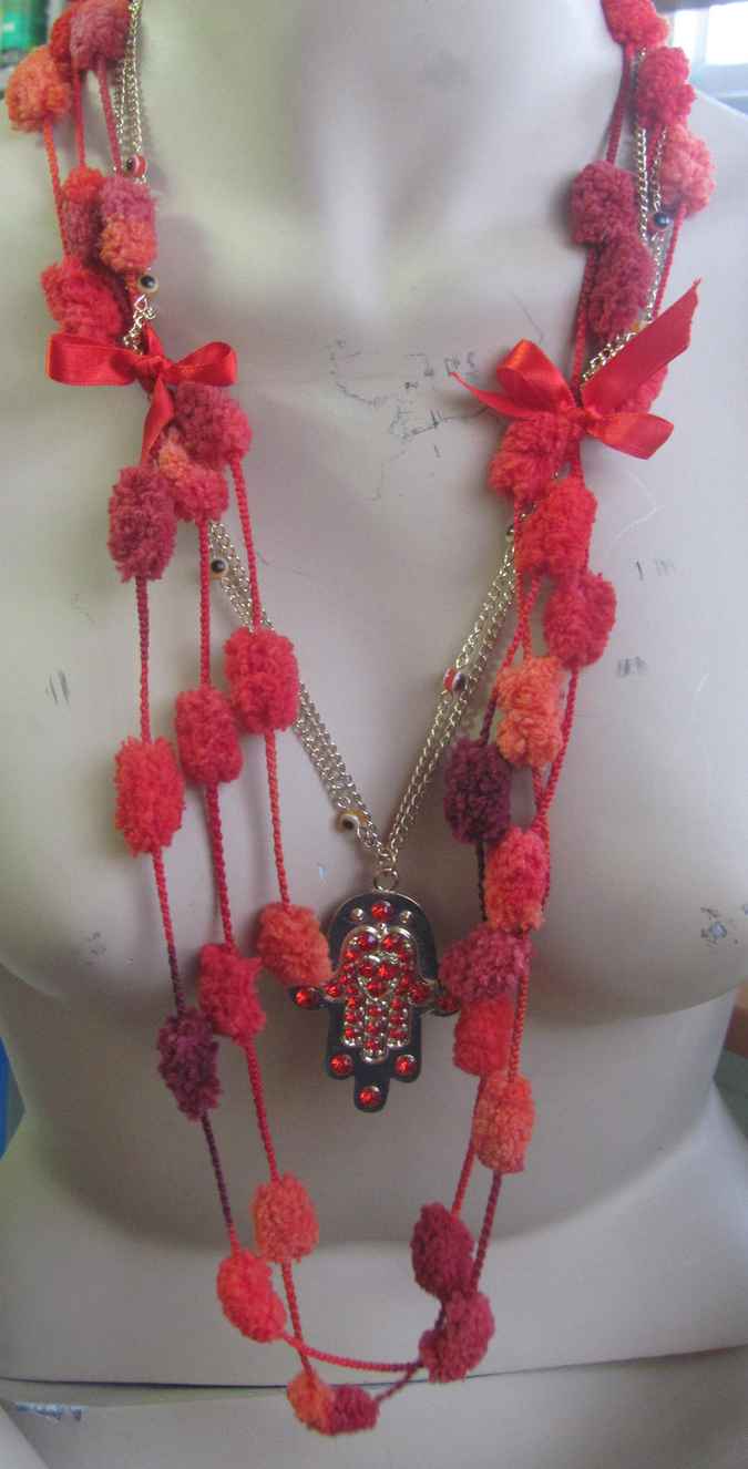 large image of art item: accessory &ndash; ponpons red