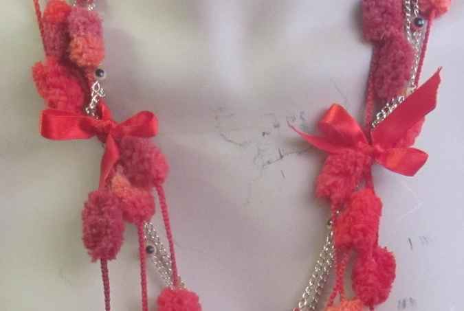 large image of art item: accessory &ndash; ponpons red