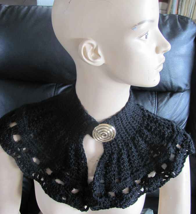 large image of art item: accessory &ndash; capeletblack