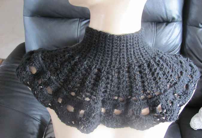 large image of art item: accessory &ndash; capeletblack