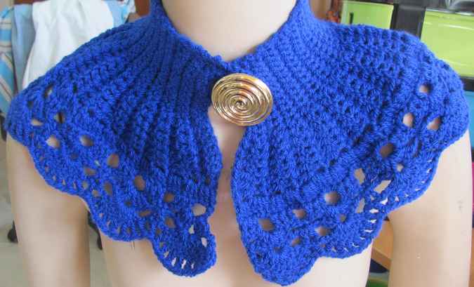 large image of art item: accessory &ndash; capeletblue button gold