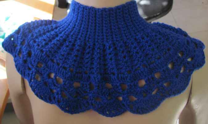 large image of art item: accessory &ndash; capeletblue button gold