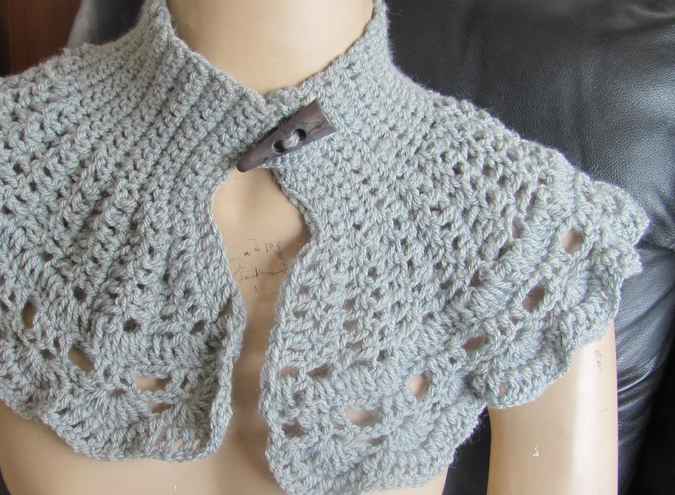 large image of art item: accessory &ndash; capeletgray longbutton