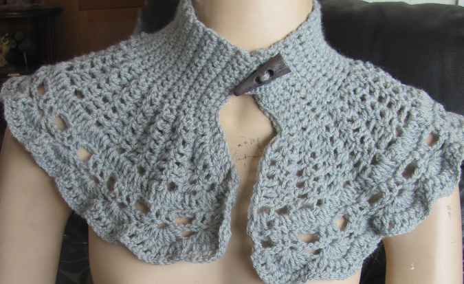 large image of art item: accessory &ndash; capeletgray longbutton