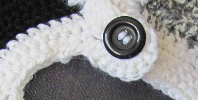 large image of art item: accessory &ndash; capeletblack white