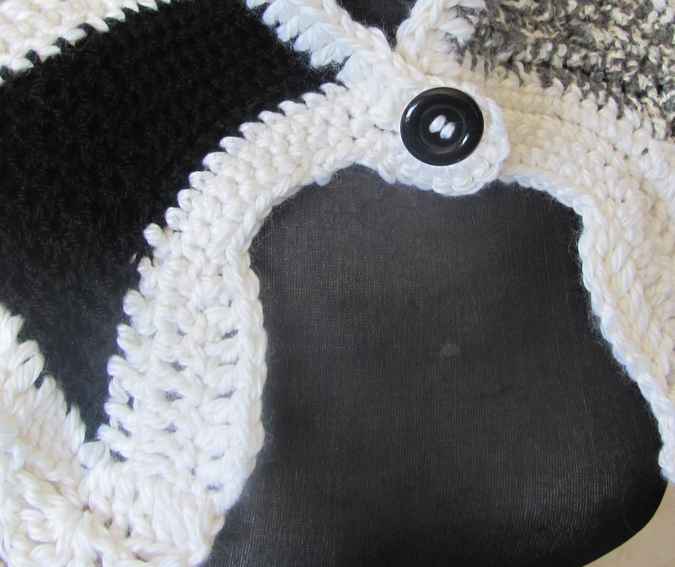 large image of art item: accessory &ndash; capeletblack white