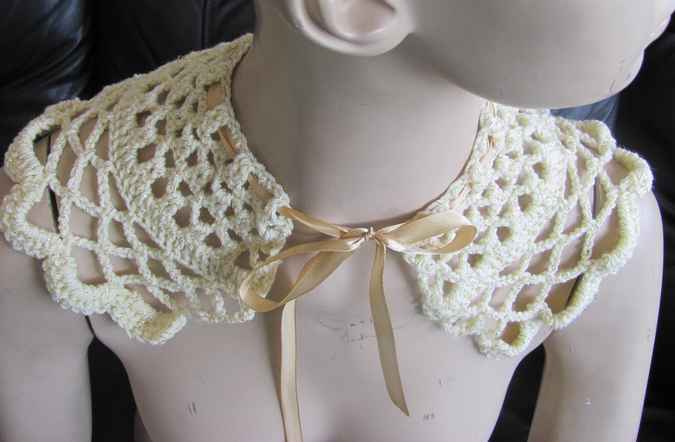 large image of art item: accessory &ndash; capeletnet white