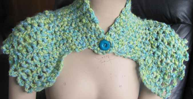 large image of art item: accessory &ndash; capelet crochet green with button