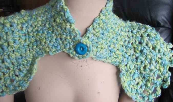 large image of art item: accessory &ndash; capelet crochet green with button