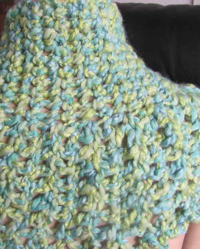 large image of art item: accessory &ndash; capelet crochet green with button