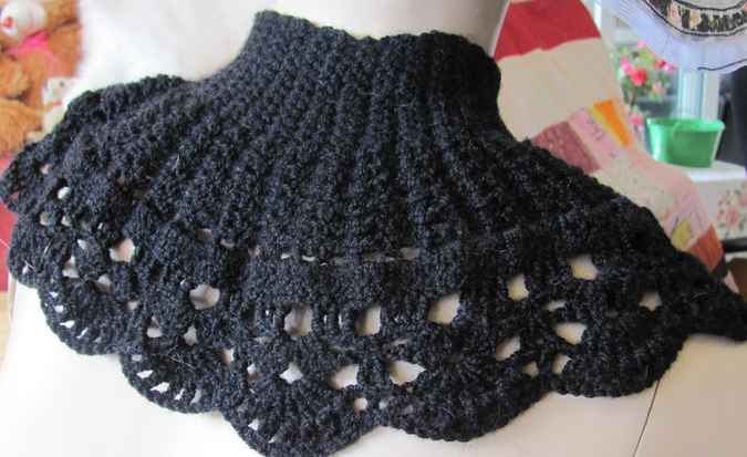 large image of art item: accessory &ndash; capelet black