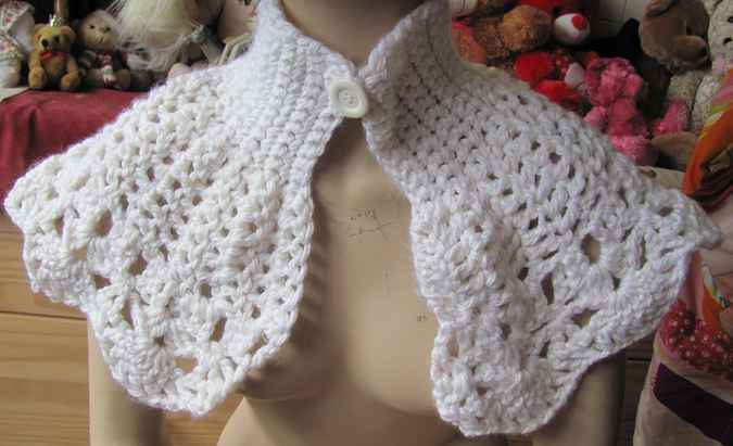 large image of art item: accessory &ndash; capelet white