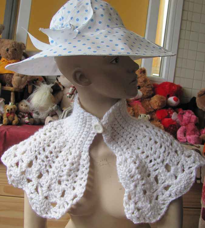 large image of art item: accessory &ndash; capelet white