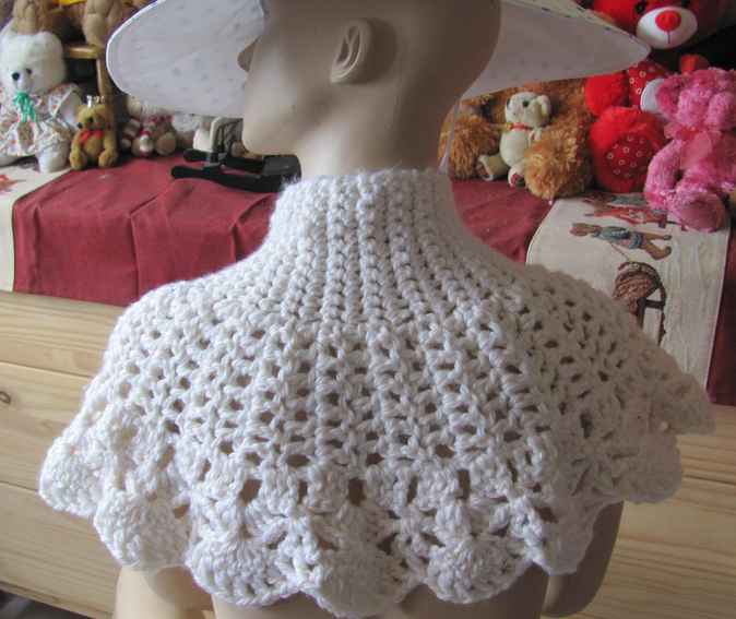 large image of art item: accessory &ndash; capelet white