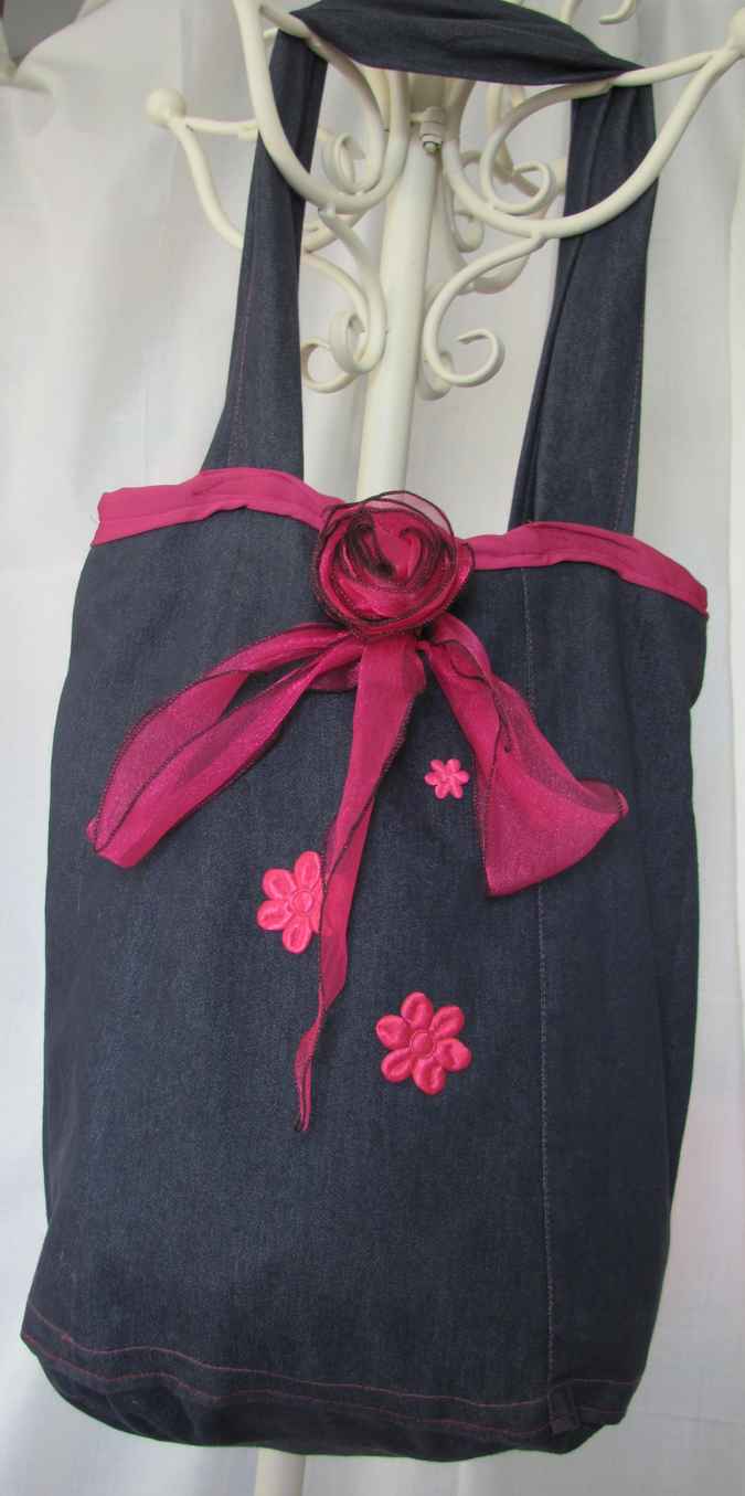 large image of art item: bag &ndash; black ribbon purple