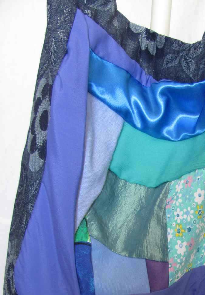 large image of art item: bag &ndash; blue quiltwork flower motif